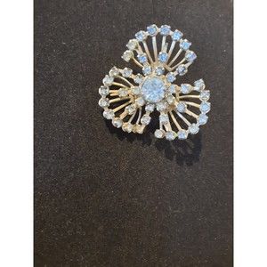 VTG Brooch/Pin Light Blue Stones Silver Colored Setting, Costume, No Makers Mark